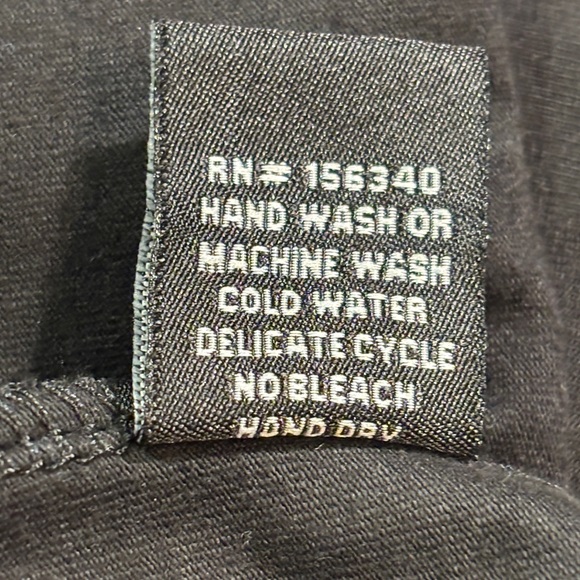 Focus Black Short-sleeve Crewneck T-Shirt with Red Heart and Dove Design 2X NWT - Picture 9 of 11